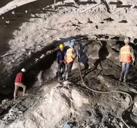 二道江隧道拱顶带模注浆料，微膨胀注浆料的特点及施工工艺